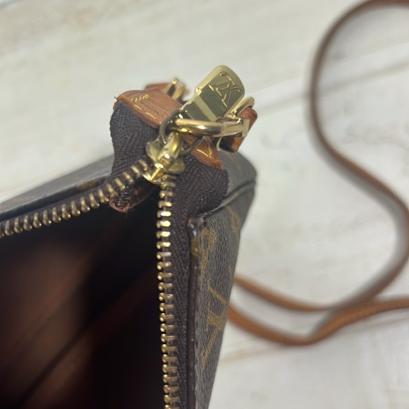 Louis Vuitton Pouch Bag Pochette Monogram - Picture 16 of 16